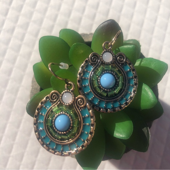 Beautiful vintage feel earrings blue 💙. - Picture 2 of 10
